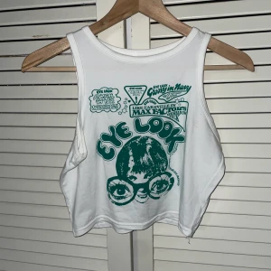 Linne med grönt tryck - Köpt från Emmiol, inte använd 