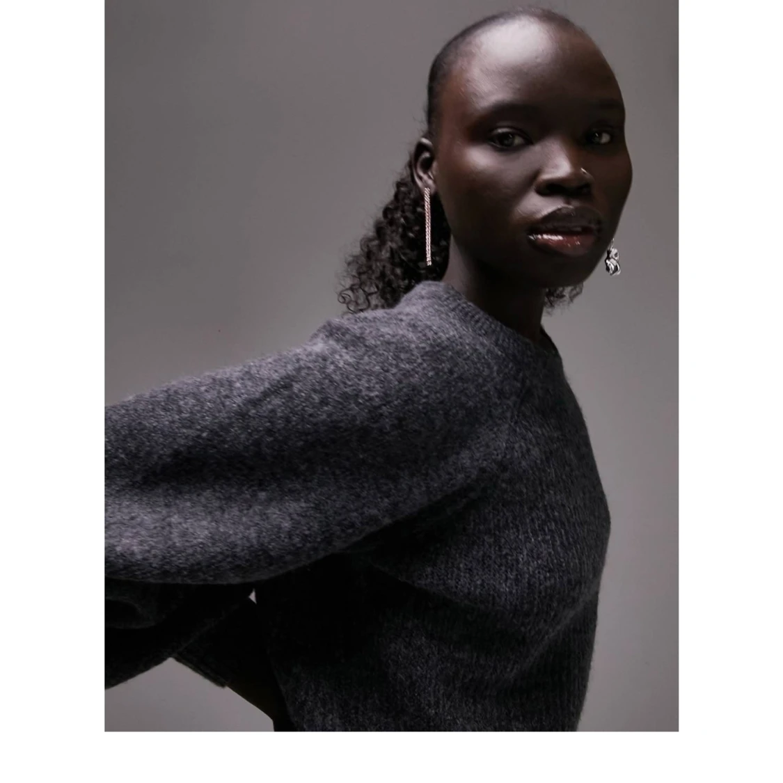 Grå stickad tröja - 91