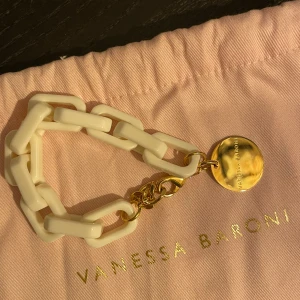 Vanessa baroni armband  - Köpt för cirka 800kr, knappt använt, i nyskick 