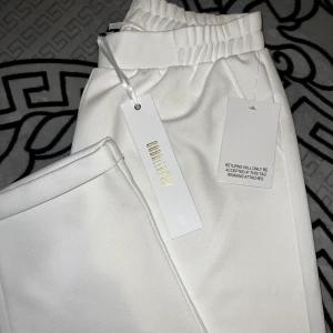 Sköna kostymbyxor - Jätte fräscha kostymbyxor från bubbleroom med tag på då jag aldrig använt dom