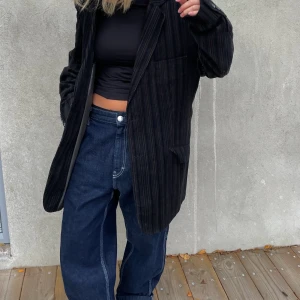Kavaj/blazer - Oversized blazer i bra skick.