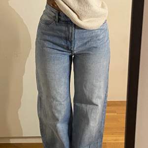 Säljer mina blåa Yoko monki jeans i storleken 24 då de aldrig kommit till användning