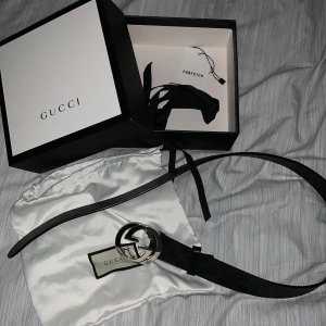 Gucci Bälte GG Supreme - Hej, jag säljer nu mitt Gucci bälte i storlek 80. Den är köpt på farfetch för 4200kr och använd i cirka 3 månader. Perfekt skick utan flaws. Kvitto och box medföljer. Pris går att diskuteras och tar emot byten så kom med bud! Möts endast upp i Stockholm👍🏽