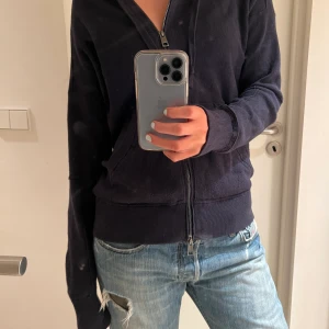 Zadig Hoodie - Kashmir hoodie från Zadig & Voltaire. Vet ej storlek men passar S och M Nypris ungefär 5000kr  