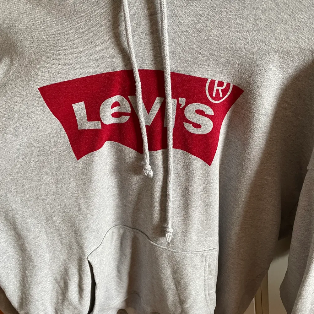 Ny Levis tröja, st L 799 kr ny, nu 400kr med frakt. Tröjor & Koftor.