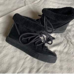 Lånade bilder!!! INUIKII liknande skor från Gina tricot. Köpta här på plick, säljer vidare då de är för små på mig, har endast testat de. Kan mötas upp i Linköping eller frakta skorna. 🤍🤍💕