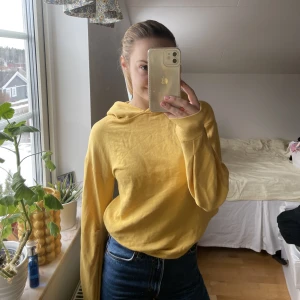 Gul hoodie - Så gosig hoodie från lager157, strl S i fint skick. 