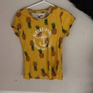 Tröja  - Aldrig använd 