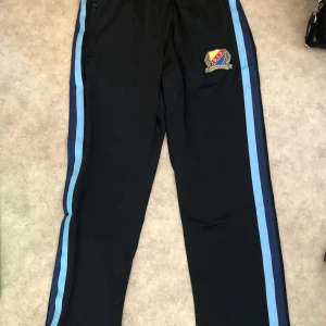 D.i.f. Mjukisbyxor helt nya - D.i.f. Mjukisbyxor helt nya har aldrig använt köpte dom men passade inte mig så jag vill sälja dem 