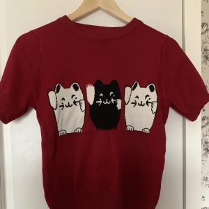Gullig tröja med katter - Passar storlek S/M 