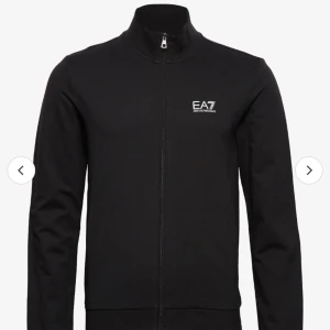 EA7 tröja  - Använd 2 gånger 