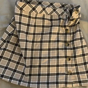 Kjol  - Kjol från h&m🤎