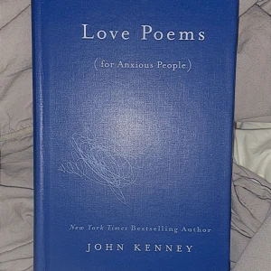 Love poems  - Bok med kärleksdikter till dom med ångest. Läst den själv, riktigt bra. Boken är som ny och inte sönder någonstans!