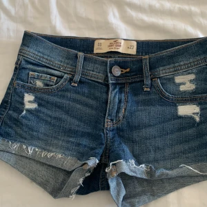 Hollister shorts  - Låg midjas shorts från hollister. Priset kan diskuteras 