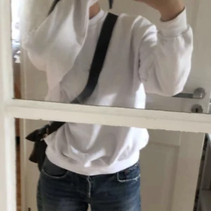 Vit sweatshirt  - Använder inte längre, fint skick 
