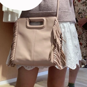 Väska  - Super söt maje väska i jättehärlig färg! Perfekt till sommaren💗