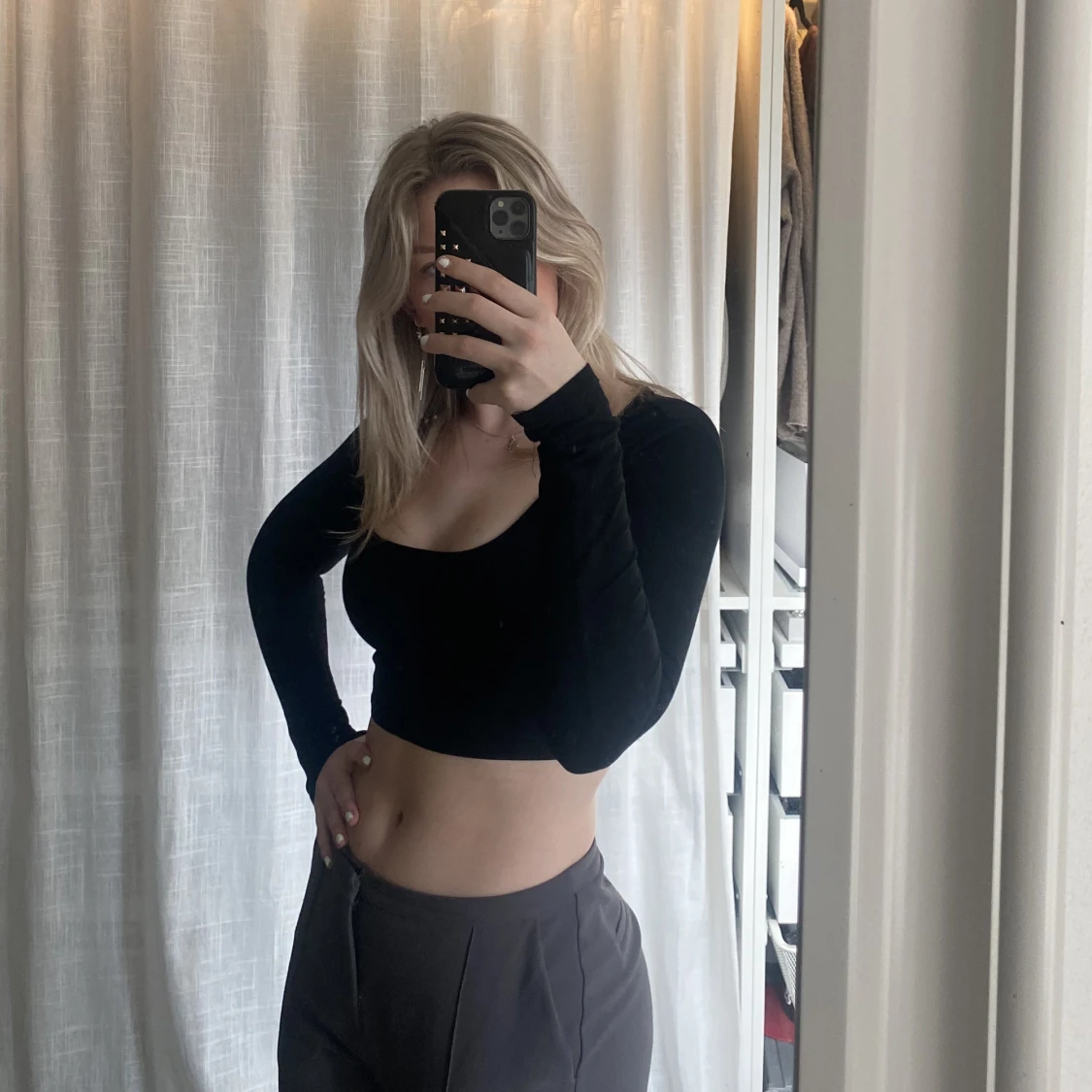 Svart u-ringad tröja