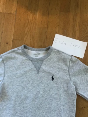 Ralph Lauren sweatshirt - Fint skick. Storlek XS. Nypris 1099.