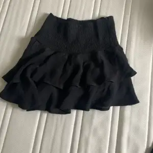 Jättefin sommar kjol men säljer då den inte kommer till användning. Jätte skön och fin inför sommaren, skriv för fler bilder eller om du har frågor ❤️❤️