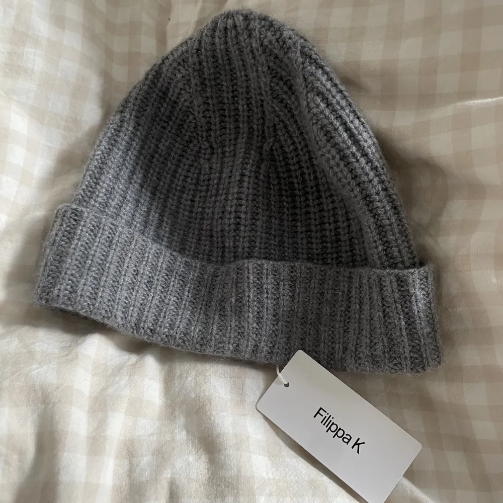 Superfin och mjuk Kashmir mössa från Flippa K. Aldrig använd. Lapp kvar. Nypris 800 kr, mitt pris 400 kr. . Muu.