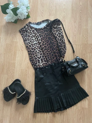 Leopard topp - Fin topp, Sisters Point, XS. Tyvärr så har den inte kommit till så stor användning för mig och hoppas att den får en ny ägare. Se mina övriga aktioner! ❤️