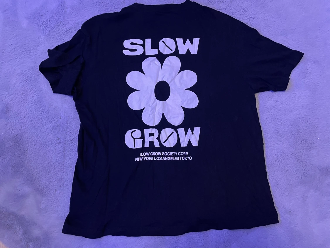 Svart T-shirt med tryck - 90