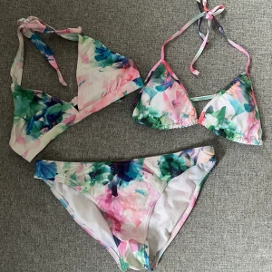 Fin bikini - Fin bikini som knappt är använd.  Överdelarna är i storlek 38 och underdelen är i storlek 40