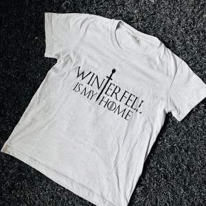 T-shirt med Game of Thrones motiv. I ny skick.