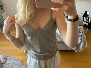 Grått linne🤍 - Enkelt grått linne som funkar till det mesta🧡