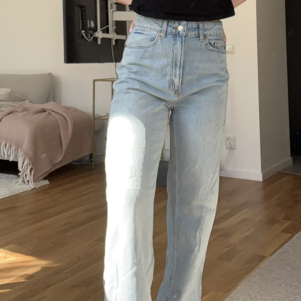 Fina och långa jeans. 💙 strl 38 men sitter som 36. . Jeans & Byxor.
