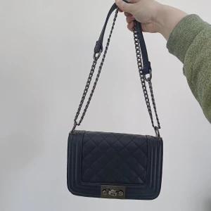 Handväska 🎉 - Jättefin handväska från gina tricot, i bra skick, söker ny ägare 💘 