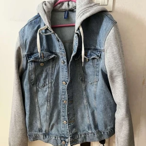 Jeans jacka  - Använd tre gånger 
