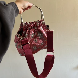 Väska - Ny skick! Köparen står för frakten!