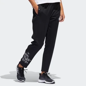 Svarta adidas popper pants - Adidas x Nini Sum byxor. Helt oanvända med tags kvar. Knappr på sidorna. Frakt ej inkl i priset. 
