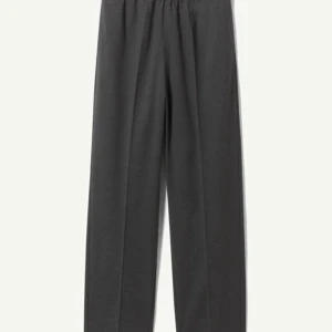 Seth Flannel Joggers från Weekday - Storlek M Ett par supersnygga joggers i mörkgrå färg. Finns snören på insidan så man får en bra passform på midjan. Använda en gång, lika gott som nya. 