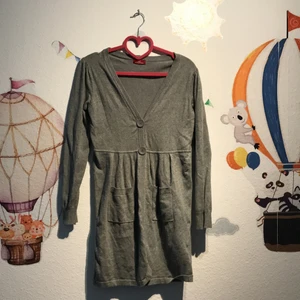  Grå cardigan  - En fin grå cardigan ❤️ Går styla med nästan allt och är jättefin 🤍