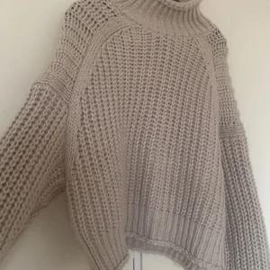 Stickad tröja från hm🤎 - Använd En gång, inte min stil💞