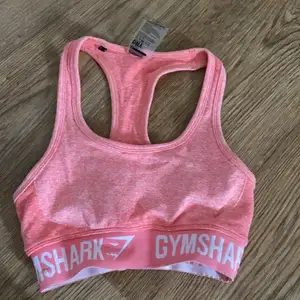 En fin gymshark sport-bh i rosa färg 