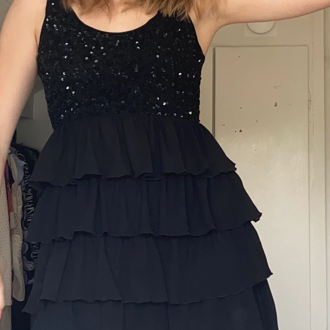 Svart glittrig klänning - 90