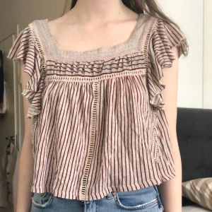 Sommartop - Knytning i ryggen, liten i storleken snarare en M än L 