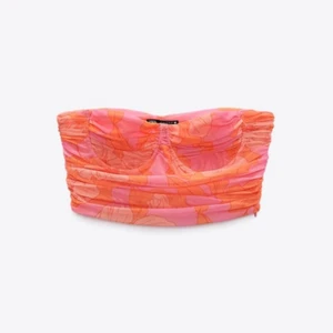 Topp - Säljer denna slutsålda jättefina korsett från zara💕Köptes för 299 och är aldrig använd pga fel storlek  Skriv privat för intresse, tryck inte på köp nu