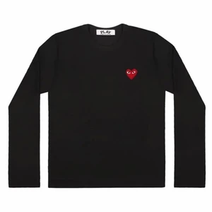 Cdg long sleeve  - Säljer min cdg long sleeve i storlek M för 550 kr, men pris kan diskuteras. Köpare står för frakt 