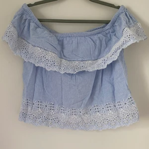 Volangblus - Gullig blus från zara med fina detaljer💞