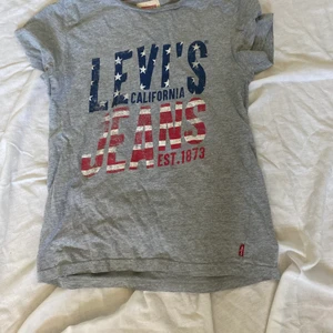 Levis tröja  - Super fin dock inte min stil nu 