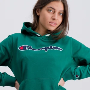 Grön champion hoodie - Grön champion hoodie som är köpt från JD sport för 700kr och som aldrig riktigt blivit använd då färgen inte riktigt passar mej, men väldigt bra material och väldigt bra passform