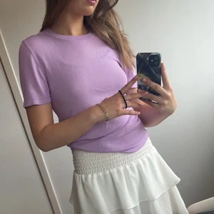 Zara tröja  - Super skön stickad tröja från zara, i en väldigt ljus lila färg!! (Liten i storleken) 