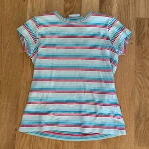 Baby tee - Vintage/retro vintage topp köpt second hand  Tryck ej köp direkt 