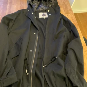 Preety green, CASSETTE PARKA , Storlek M - Använd fåtal gånger, nyskick, storlek M. Köpt för 2150. Säljes pga behöver rensa garderoben lite. Först till kvarn! Köparen står för frakten.