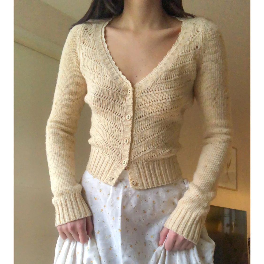 Gul stickad kofta - 90