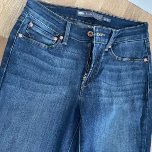 Levis jeans  St 26 Nya oanvända  Skinny